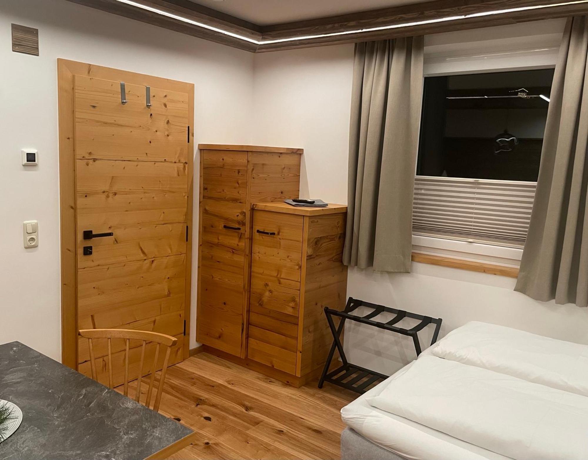 Pension Und Apartment Edelweiss Heiligenblut Bagian luar foto