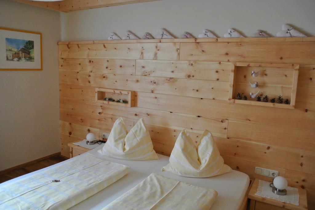 Pension Und Apartment Edelweiss Heiligenblut Bagian luar foto