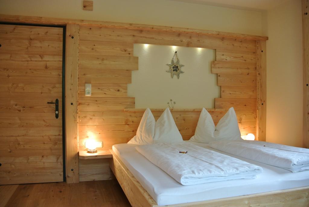 Pension Und Apartment Edelweiss Heiligenblut Ruang foto